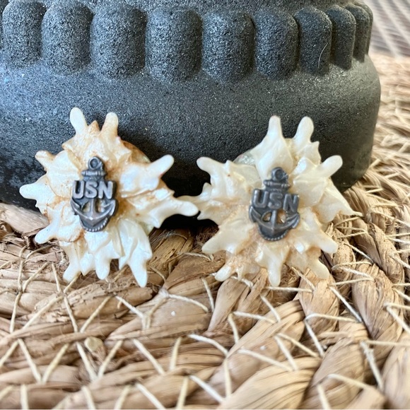 Vintage Handmade Mother of Pearl US Navy Clip On Earrings Jewelry - Picture 1 of 5